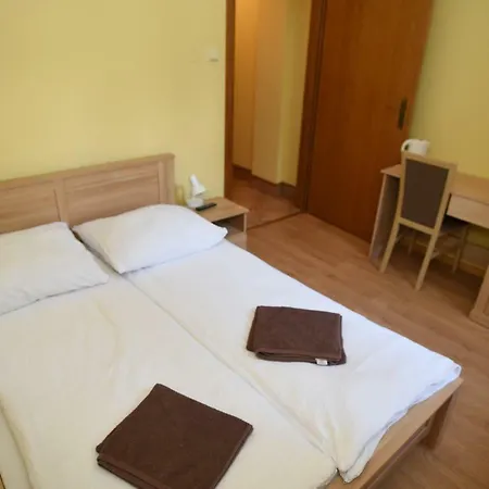 Dobry Zakatek Dom Rekolekcyjny 홀리데이파크 콘스탄친-예지오르나